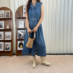 Suit collar sleeveless denim vest skirt / French workwear style denim maxi dress / pleated full skirt hides too much flesh Shallow water wash denim dress / Sleek commuting Front-buttoned vest-style denim mid-length dress